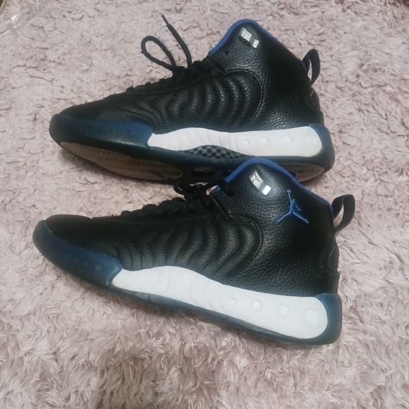Jordán Jumpman # 907973-006 Size 7 Y Color" Black and Blue Used Good Condition - Picture 4 of 11
